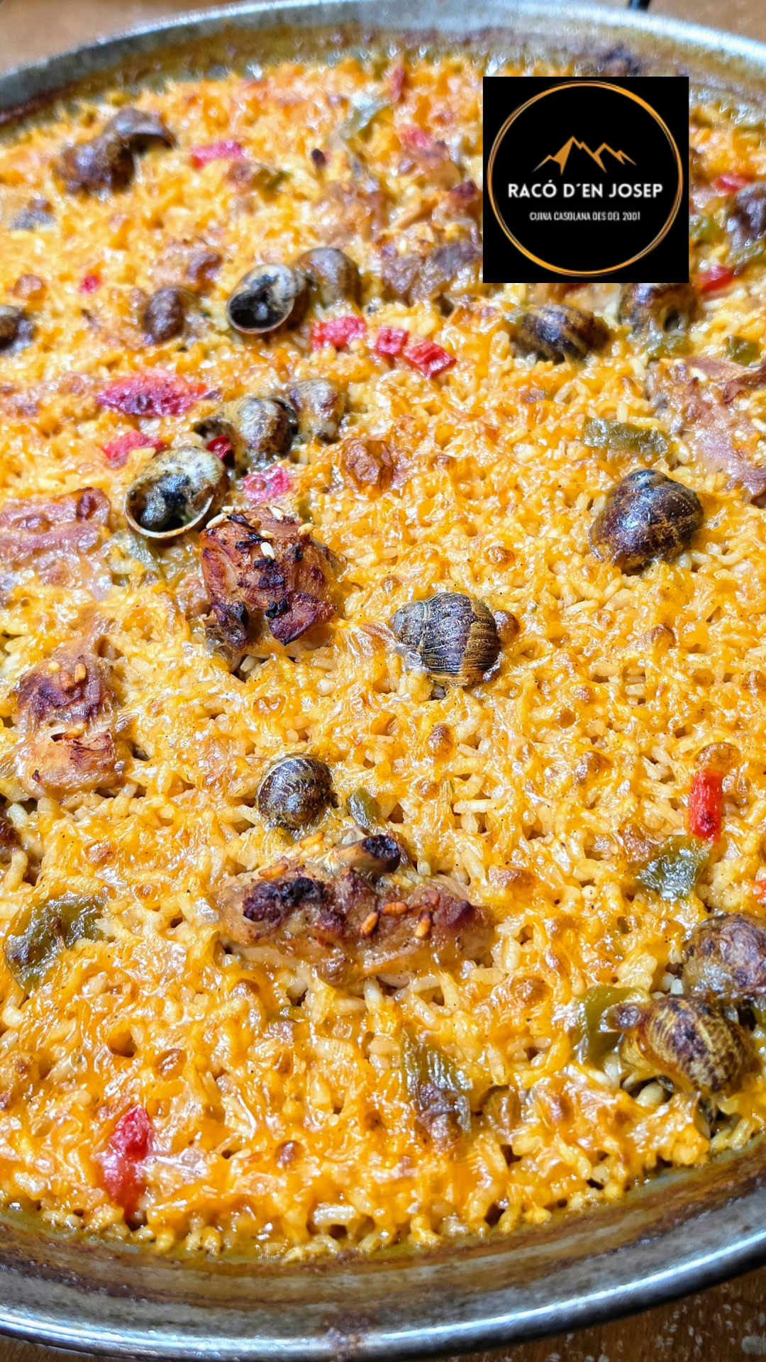 🍚🔥 L’ARRÒS DE MUNTANYA DEL RACÓ D’EN JOSEP — UN CLÀSSIC QUE COSTA DE TROBAR A ANDORRA LA VELLA Hi ha plats que expliquen una terra, una manera de cuinar i una manera de viure. L’arròs de muntanya és un d’aquests plats, i al Racó d’en Josep el preparem amb tota la intensitat, el sabor i el xup-xup que mereix. En ple cor d’Andorra la Vella, on costa trobar un arròs de muntanya autèntic, els nostres cuiners el fan melós, saborós i carregat de producte de qualitat. Un arròs que recorda la cuina de sempre, però amb el toc personal que ens caracteritza. Per què el nostre arròs és tan especial? Recepta tradicional — cuinat com s’ha fet tota la vida, amb paciència i foc controlat. Producte de muntanya — ingredients autèntics que donen profunditat i aroma. Cuina casolana — sabor intens, textura perfecta i un resultat que enamora. Sense agafar el cotxe — un arròs de muntanya de veritat, sense sortir del centre d’Andorra la Vella. Preu equilibrat — qualitat i generositat a un preu molt raonable. I si sou amants del bon marisc, el Racó d’en Josep és també un restaurant ideal per fer una mariscada al centre de la capital. Un lloc per tornar-hi Cuina tradicional, plats de sempre, producte prèmium i un ambient acollidor que fa que cada visita sigui especial. Si voleu gaudir d’un arròs de muntanya com cal, us esperem al Racó d’en Josep. #RacoDenJosep #ArrosDeMuntanya #CuinaCasolana #AndorraLaVella