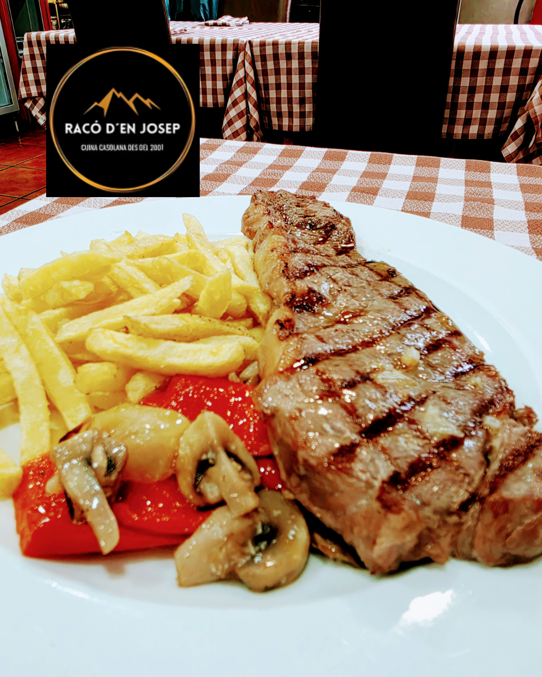 🔥🥩 L’ENTRECOT DEL MENÚ DEL DIA — EL SECRET MILLOR GUARDAT DEL RACÓ D’EN JOSEP Hi ha restaurants on aquest entrecot és un plat de carta. Al Racó d’en Josep, en canvi… és un entrecot de menú del dia. Sí, tal com sona: qualitat de carta, però a preu de menú. I això és el que ens fa diferents. Els nostres cuiners el treballen amb el punt exacte, aquell sabor intens i melós que només s’aconsegueix amb producte bo i foc ben controlat. Un entrecot generós, tendre i amb el toc tradicional que ens caracteritza. Per què és tan especial? Qualitat de carta servida al menú del dia Carn tendra i saborosa seleccionada amb cura Cuina tradicional amb el punt perfecte Preu equilibrat que costa de trobar al centre d’Andorra la Vella Un plat que sorprèn a qui el prova per primera vegada… i que fidelitza a qui torna. Vine a gaudir-lo al centre d’Andorra la Vella Si vols un menú del dia de veritat, amb plats que en altres llocs trobaries a la carta, el Racó d’en Josep és casa teva. Benvinguts! #RacoDenJosep #MenuDelDia #Entrecot #CuinaTradicional #AndorraLaVella
